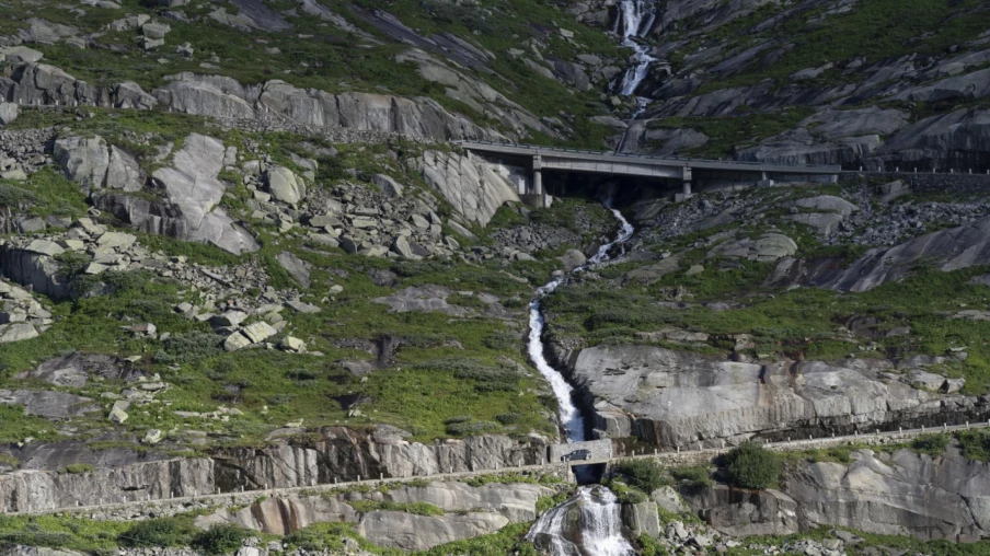 Col du Grimsel : route fermée après une coulée de boue