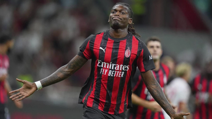 Milan qualifié en Coupe d'Italie: 2-0 contre Bari, débuts de Jashari