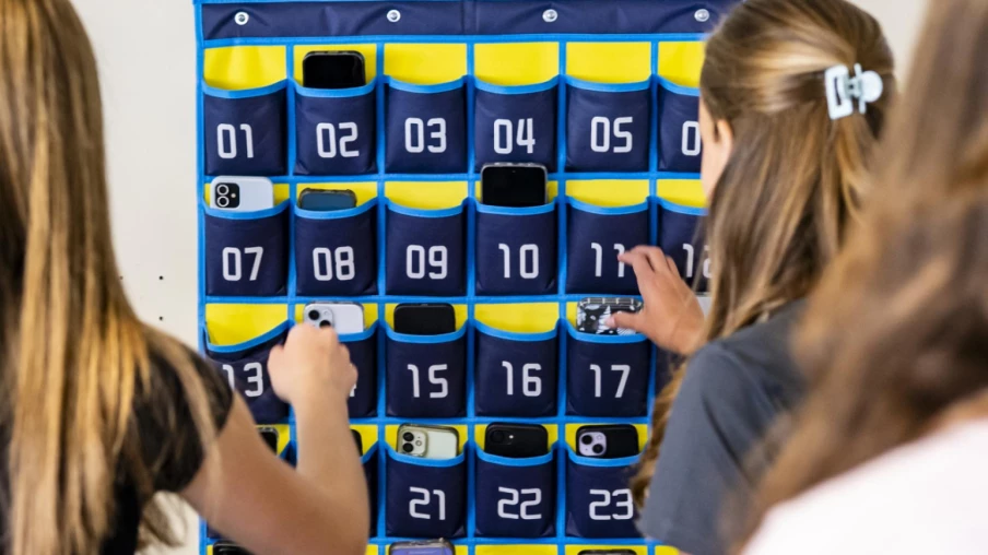 Valais: téléphones portables interdits à l'école dès la rentrée