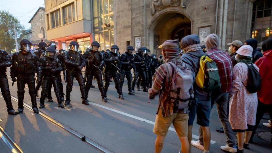 Un comité unitaire contre l'initiative qui "protège la police"